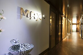 Max Motel