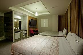 Max Motel