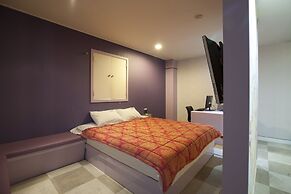 Max Motel