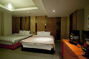 Max Motel