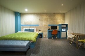 Max Motel