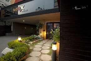 Max Motel