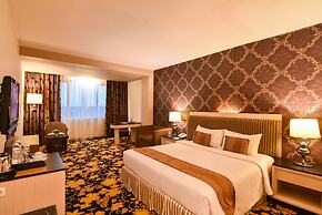 Grand Rocky Hotel