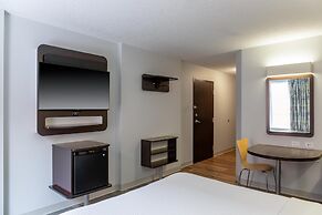 Motel 6 Airdrie, AB