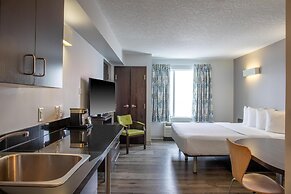 Motel 6 Airdrie, AB