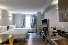 Motel 6 Airdrie, AB