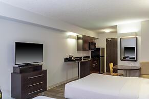 Motel 6 Airdrie, AB