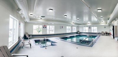 Motel 6 Airdrie, AB