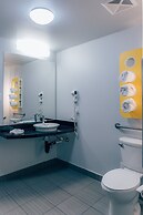 Motel 6 Airdrie, AB