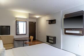 Motel 6 Airdrie, AB