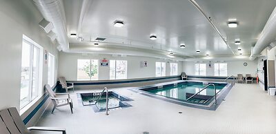 Motel 6 Airdrie, AB