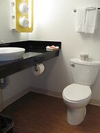 Motel 6 Airdrie, AB