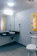 Motel 6 Airdrie, AB