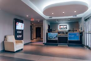 Motel 6 Airdrie, AB