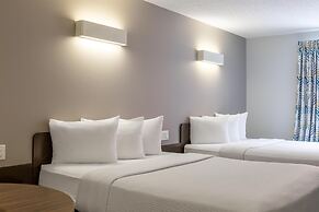 Motel 6 Airdrie, AB