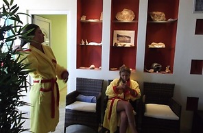 9 Queens Spa Hotel
