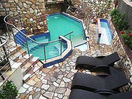 9 Queens Spa Hotel