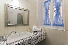 Efchi Suites 1904