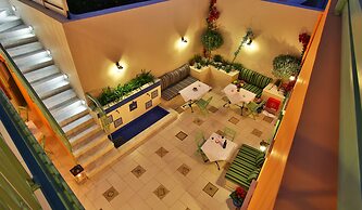 Efchi Suites 1904