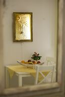 Efchi Suites 1904