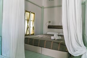 Efchi Suites 1904