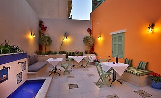 Efchi Suites 1904