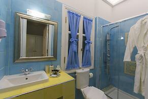 Efchi Suites 1904