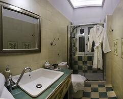 Efchi Suites 1904