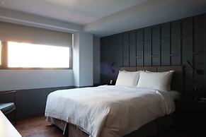 Red Dot Hotel