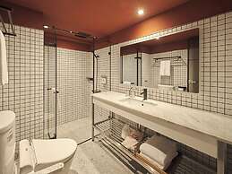 Red Dot Hotel