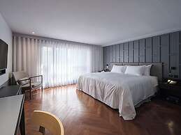 Red Dot Hotel