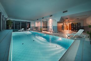 Maximilian Lifestyle Resort