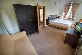 Maximilian Lifestyle Resort