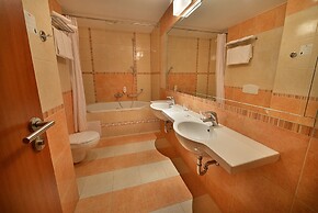 Maximilian Lifestyle Resort