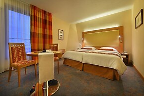 Maximilian Lifestyle Resort