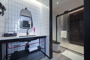 Moxy Chongqing