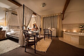 Chateau Loucen Garden Retreat