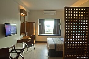 Microtel by Wyndham UP Technohub