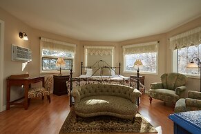 The Lady MacDonald Country Inn