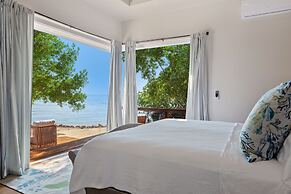 Ray Caye Private Island Resort
