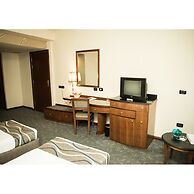 Cherry Maryski Hotel