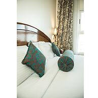 Cherry Maryski Hotel