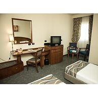 Cherry Maryski Hotel