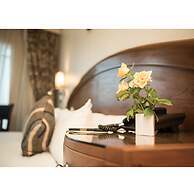 Cherry Maryski Hotel