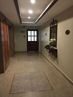 MJ Hotel & Suites