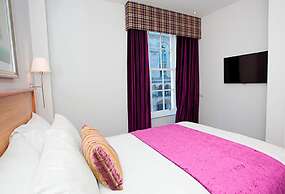 Royal Athenaeum Suites
