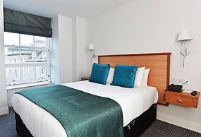 Royal Athenaeum Suites