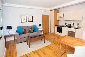 Royal Athenaeum Suites