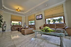 Sunny Hotel 1