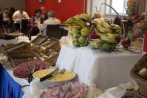 Regency Way Montevideo Hotel